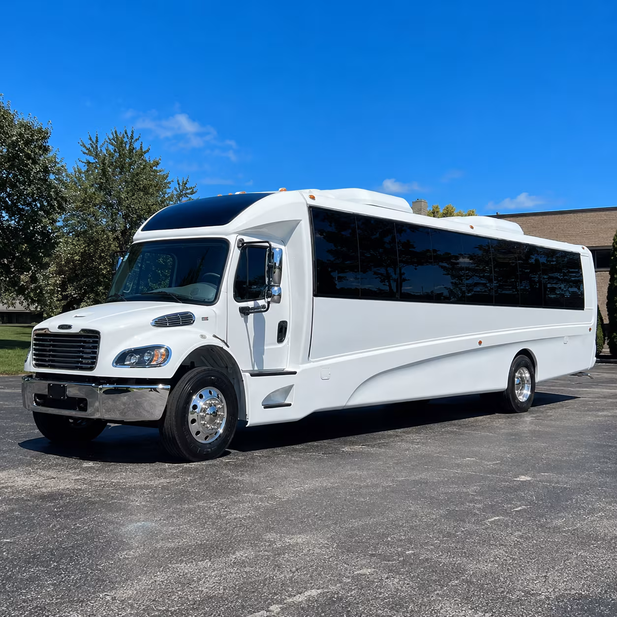 merced 28 passenger minibus