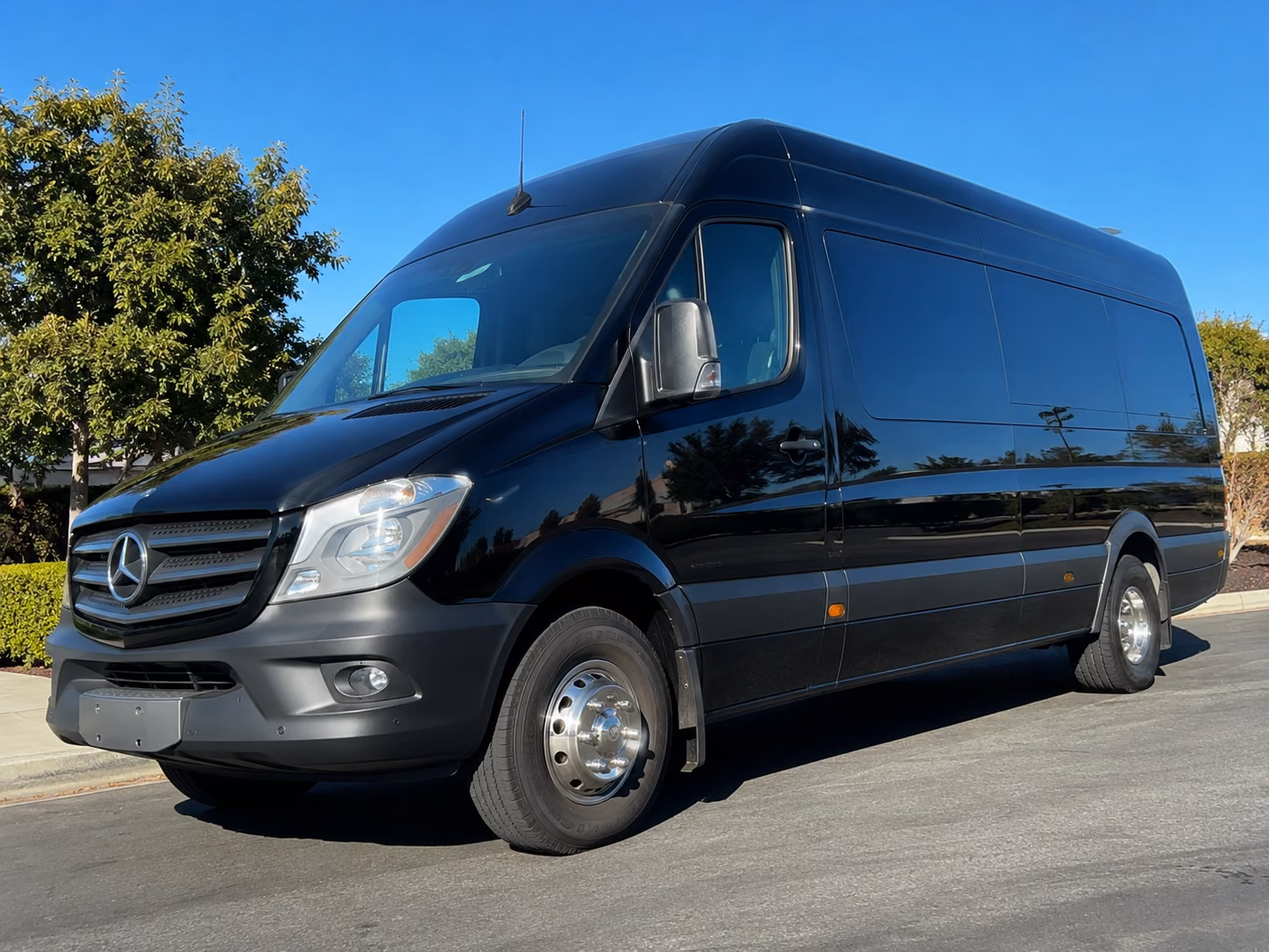 sprinter vans and minibuses for small group wine tours near merced